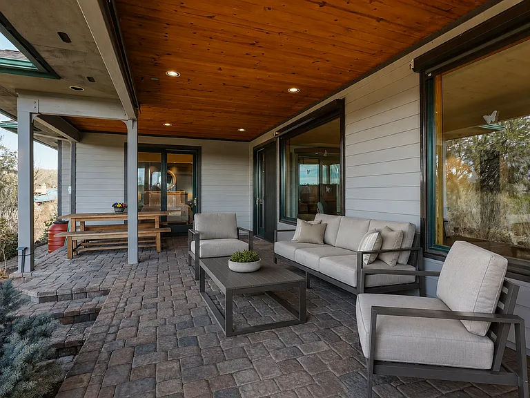 26 NW Shasta Pl — Photo 7