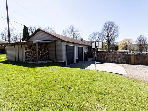 2nd image of 842 Anderson St