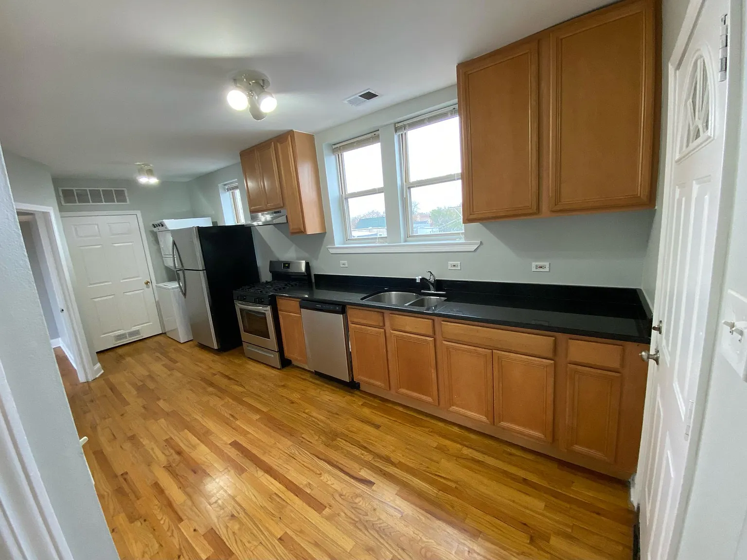 4104 W Wabansia Ave — Photo 2