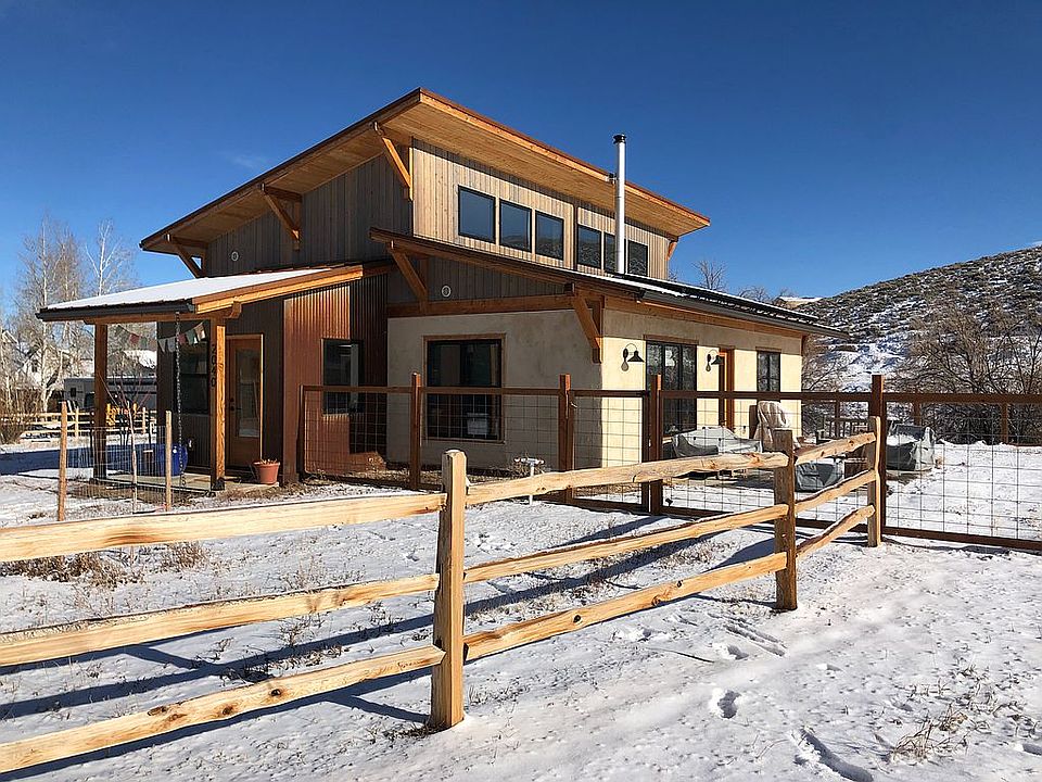 1st image of 2040 Hillcrest Dr