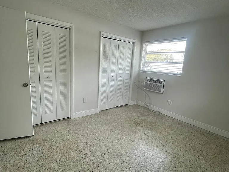 70 SW 30th Ave — Photo 10