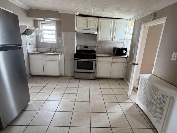 36 Spruce Street image 8 of 15