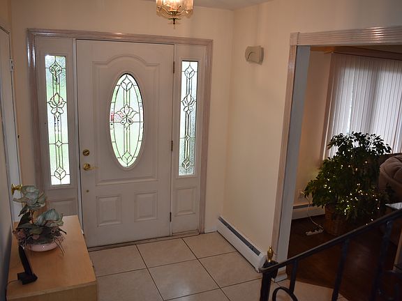 3rd image of 30 Marquette Dr