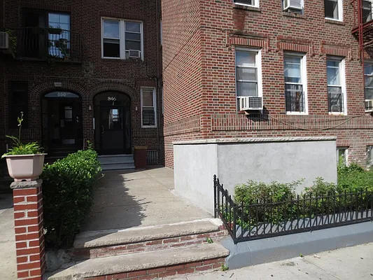 Rented by Yuco Management | media 12