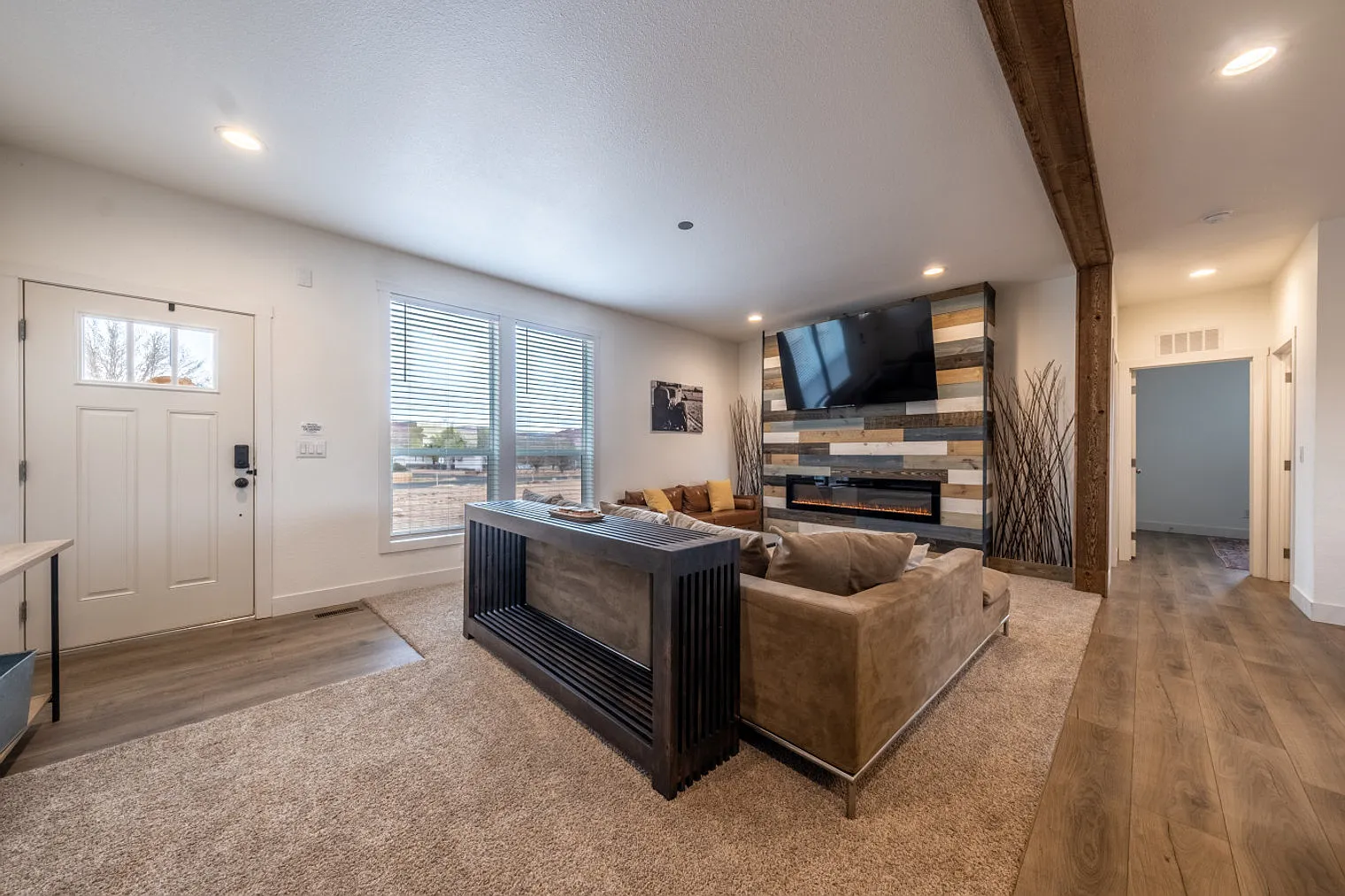3 bed, 2.0 bath, 1603 sqft, $3,651 — Photo 3