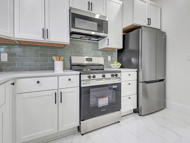 3020 Daytona Ave — Photo 7