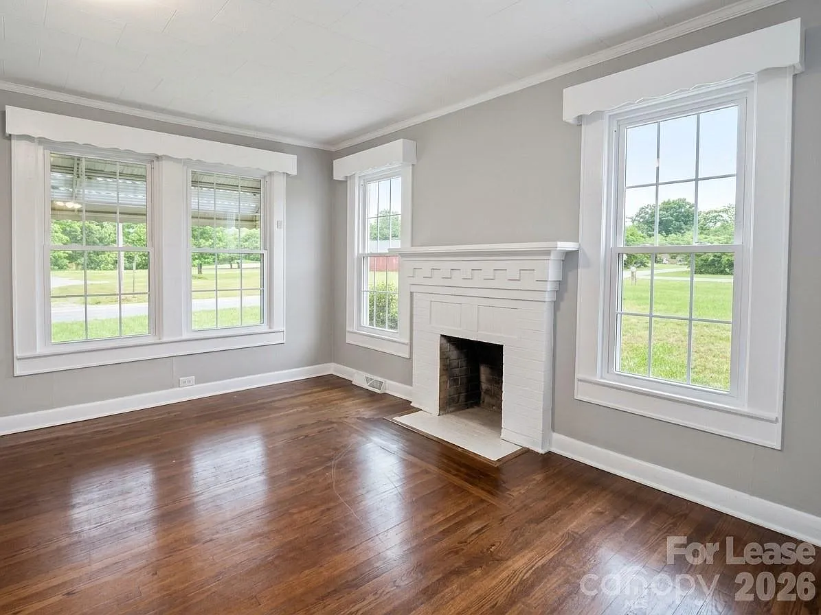 2 bed, 1.0 bath, 1308 sqft, $1,400 — Photo 4