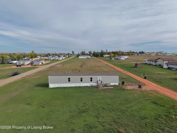 406 3rd Ave SE, Belfield, ND 58622