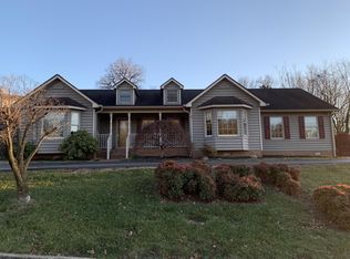 910 E 8th St, Salem, VA 24153
