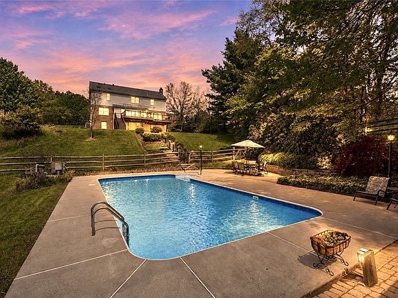 2nd image of 102 Foxwood Dr
