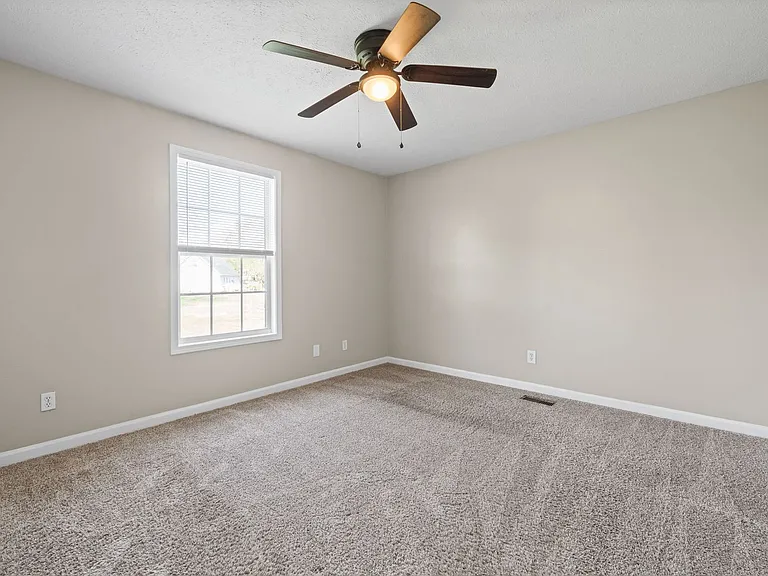 Peabody Dr - 375 — Photo 15