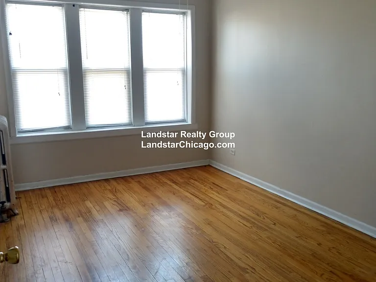 4045.5 N Mozart Ave #1E — Photo 7
