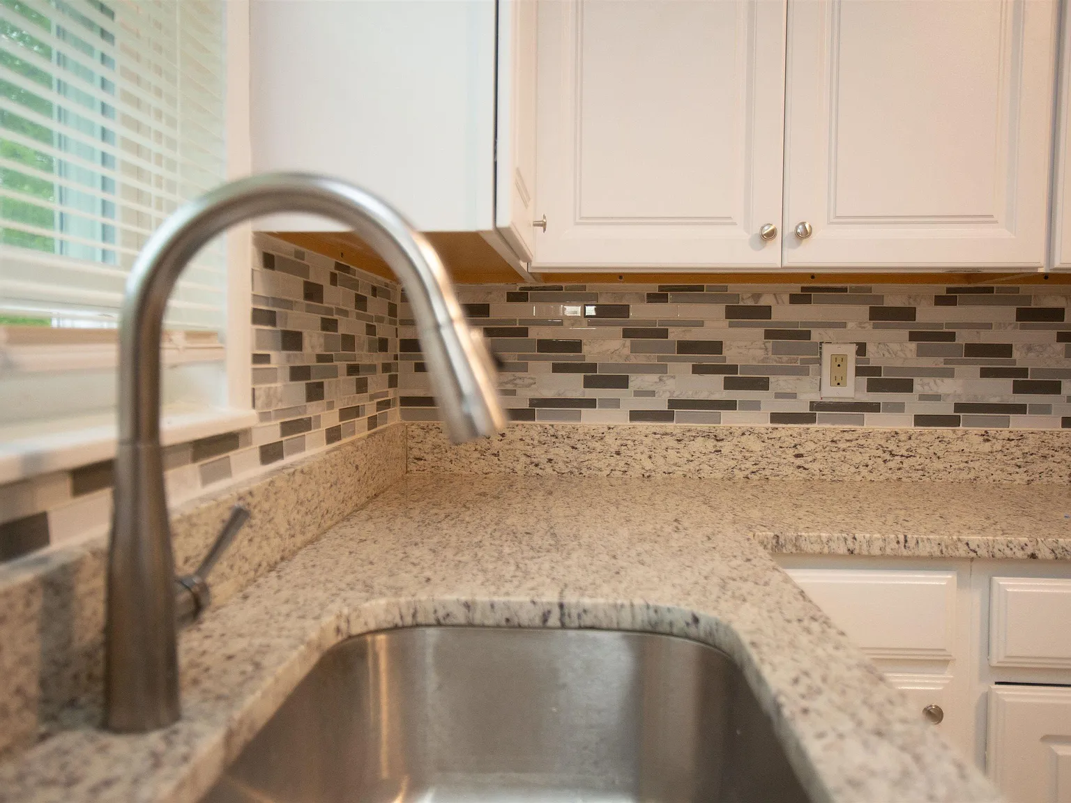 2 bed, 2.5 bath, 1375 sqft, $1,200 — Photo 3