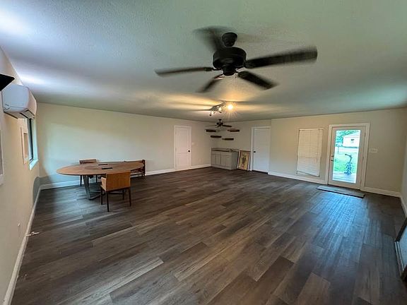 2nd image of 8105 Parker Rd