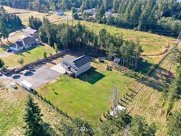 2nd image of 6910 Thoroughbred Ln SE