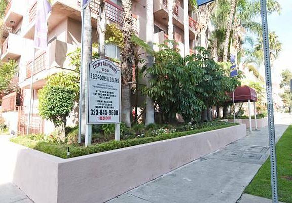 3rd image of 7081 Yucca St #105
