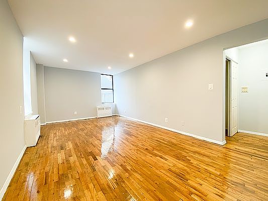 5th image of 926 Bronx Park S APT 3A