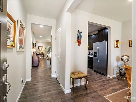 5th image of 555 Petersen Drive E