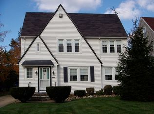 18519 Chagrin Blvd, Shaker Heights, OH 44122