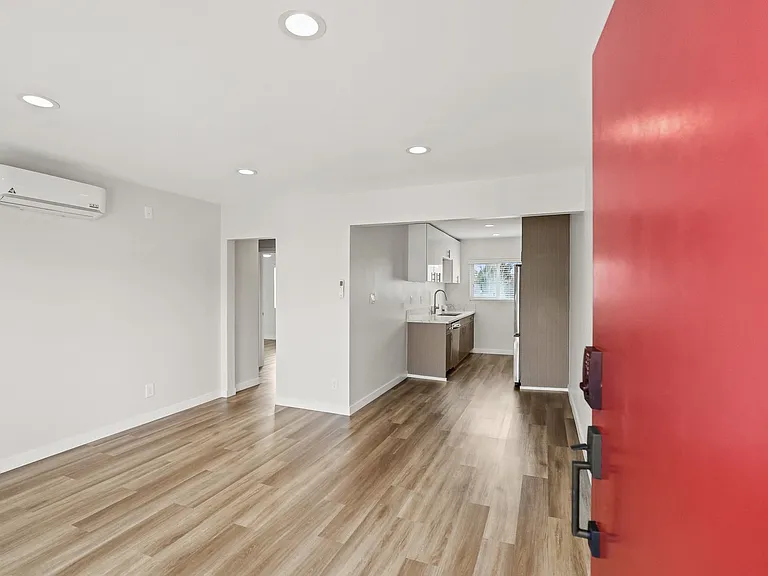 1358 W 36th St — Photo 40