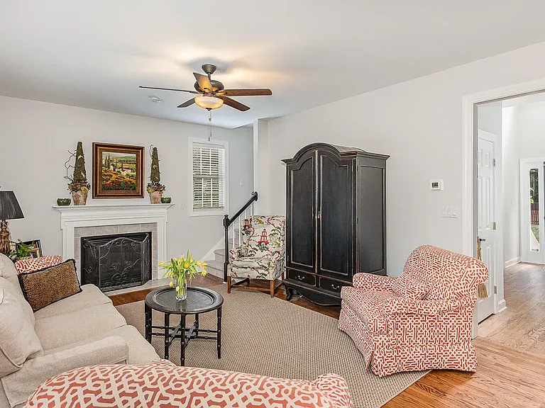 8400 Hobhouse Cir — Photo 11