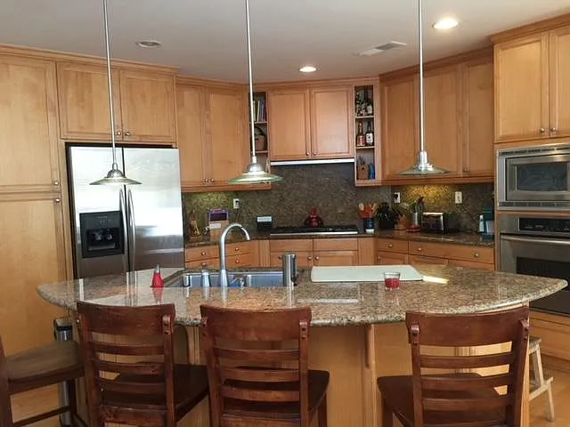 2967 Farragut Rd — Photo 2