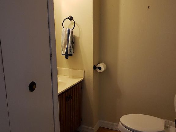 5th image of 18W219 Buckingham Ln