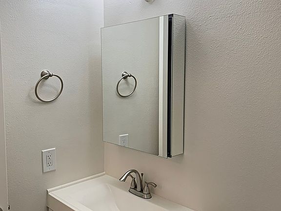 5th image of 1010-1012 E Acacia Ave #212