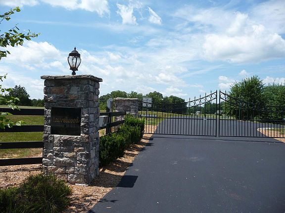 5th image of 20 Laurel Wood Ln