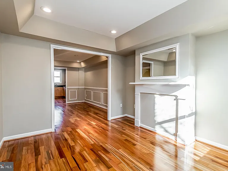130 W Randall St — Photo 2