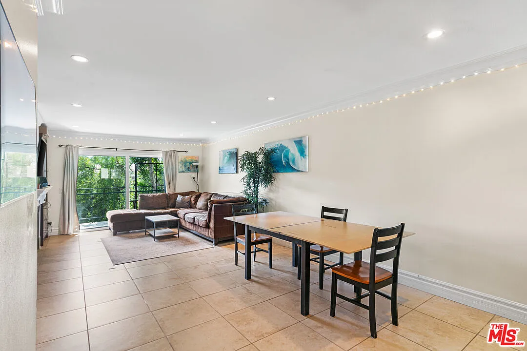 2 bed, 2.0 bath, 1056 sqft, $4,500 — Photo 4