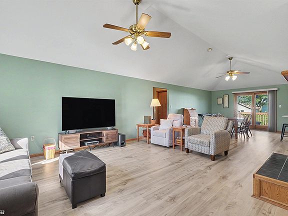 3rd image of 904 Kester Rd
