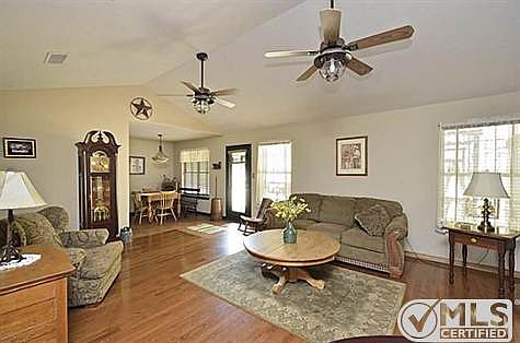 5th image of 218 Linda St