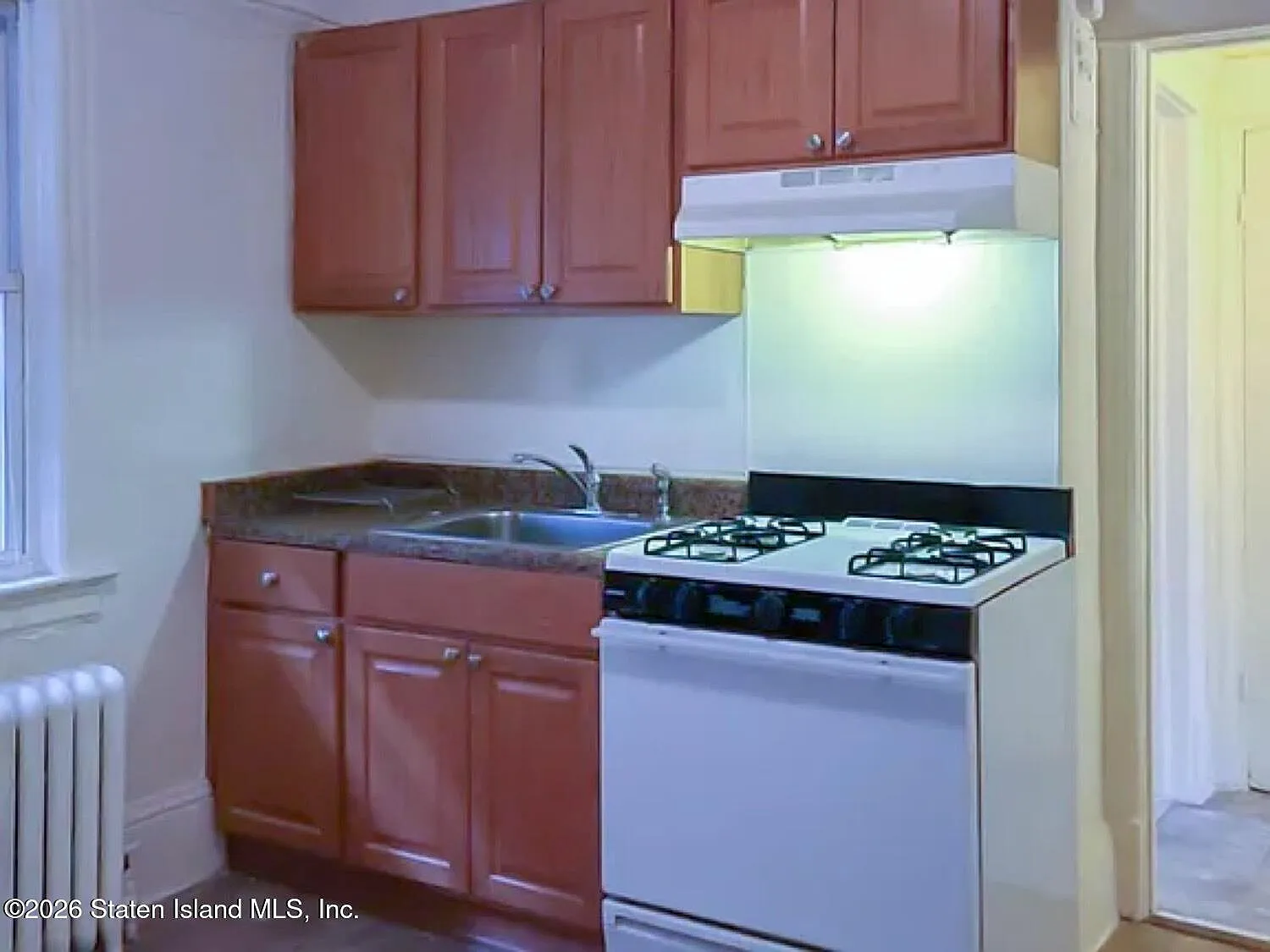 2 bed, 1.0 bath, 2100 sqft, $2,600 — Photo 3