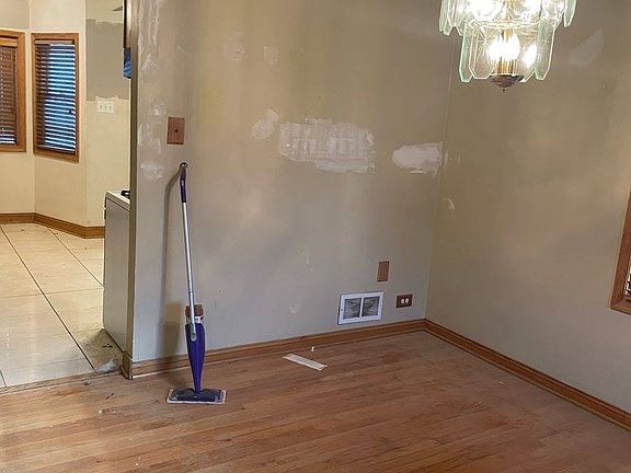 3rd image of 10707 S Kedzie Ave