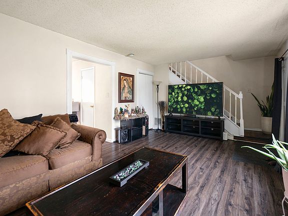 5th image of 514 Gardiner Ct