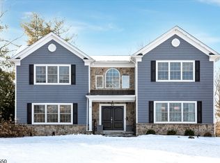 19 Crest Dr, Basking Ridge, NJ 07920
