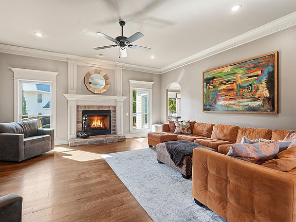 4th image of 104 Village Creek Ct