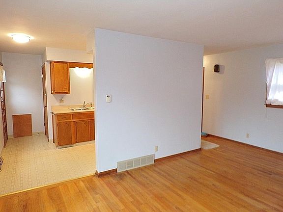 5th image of 2909 Homer Ave