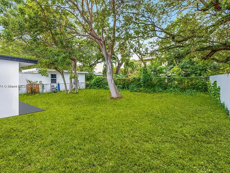 5509 NW 5th Ct — Photo 9