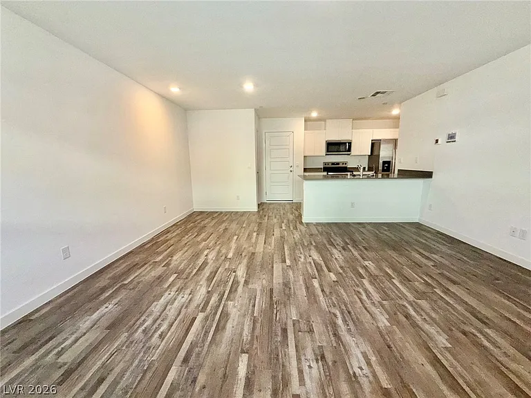 913 Rosy Starling St — Photo 4