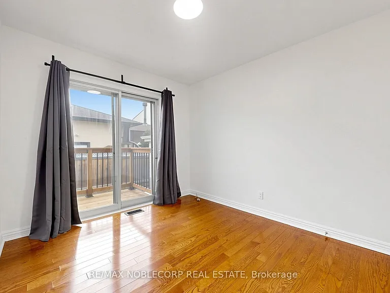 8 Summerfield Cres — Photo 23