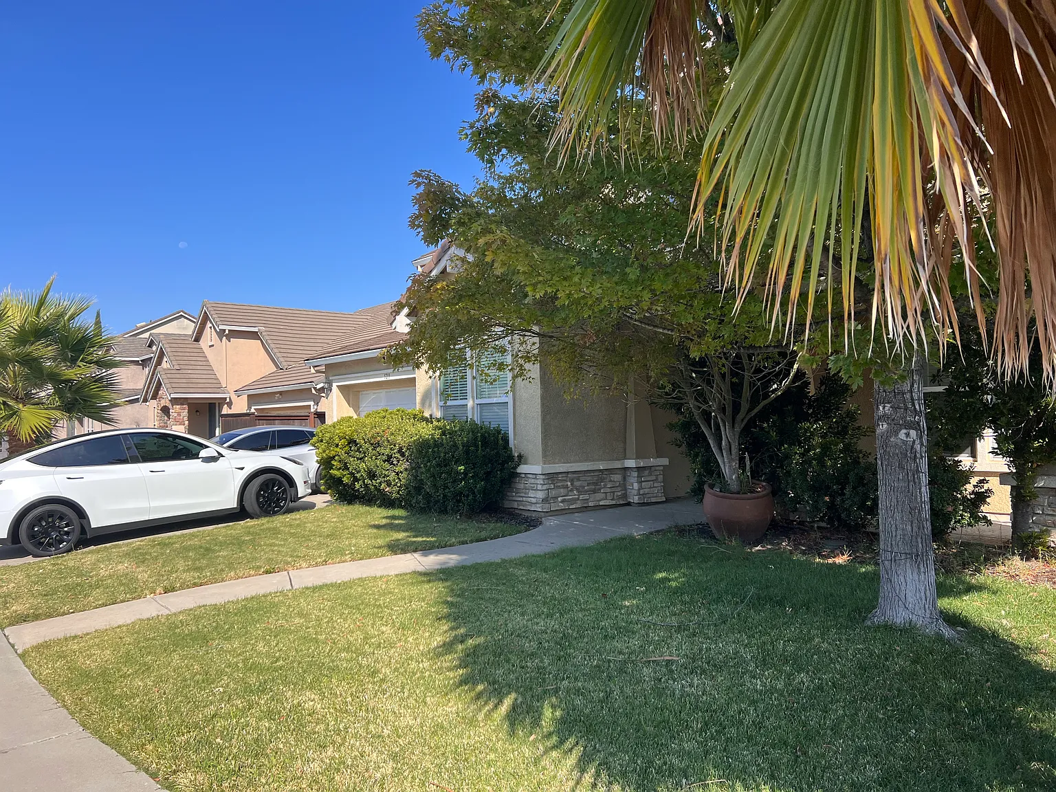 4 bed, 3.5 bath, 2984 sqft, $4,000 — Photo 2