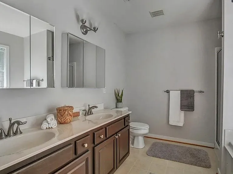 9419 Charter Gate Dr — Photo 23