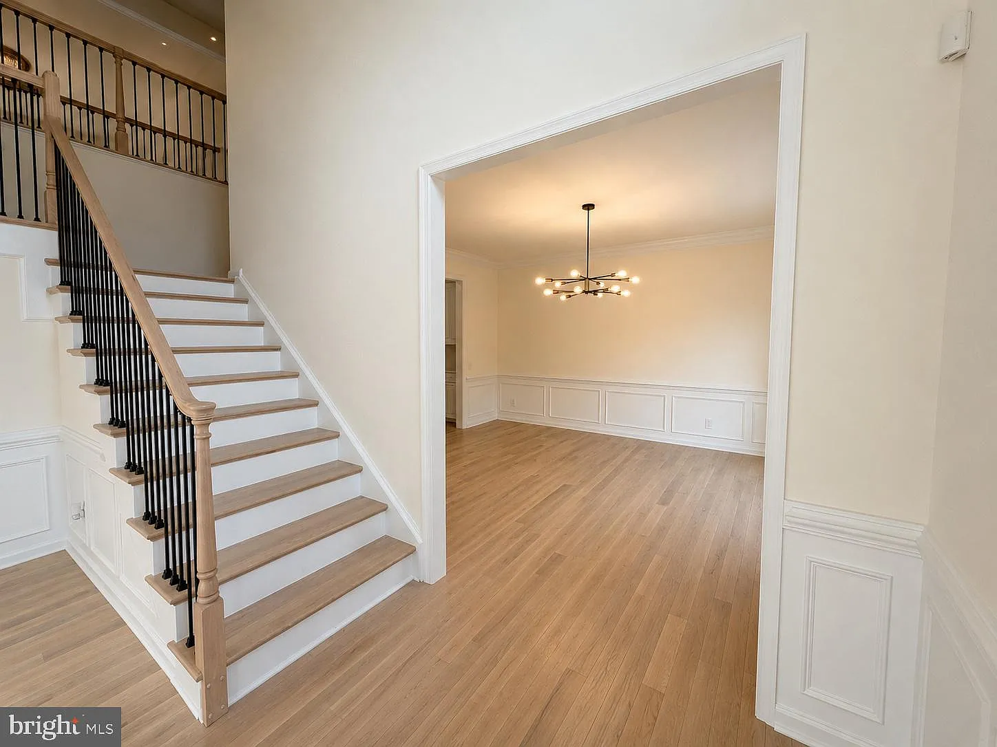 5 bed, 4.5 bath, 4513 sqft, $5,395 — Photo 3
