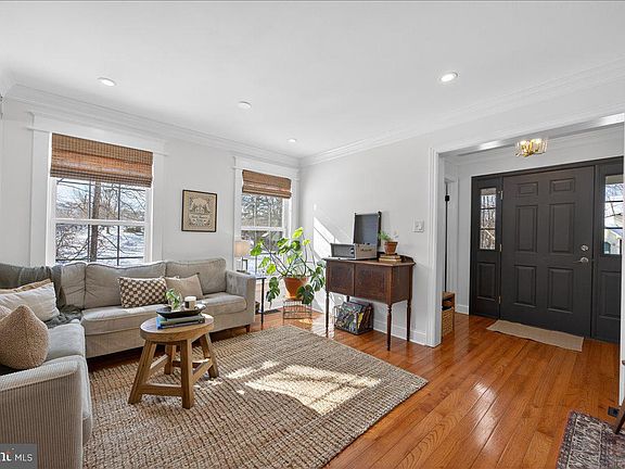 5th image of 152 Ivy Ln
