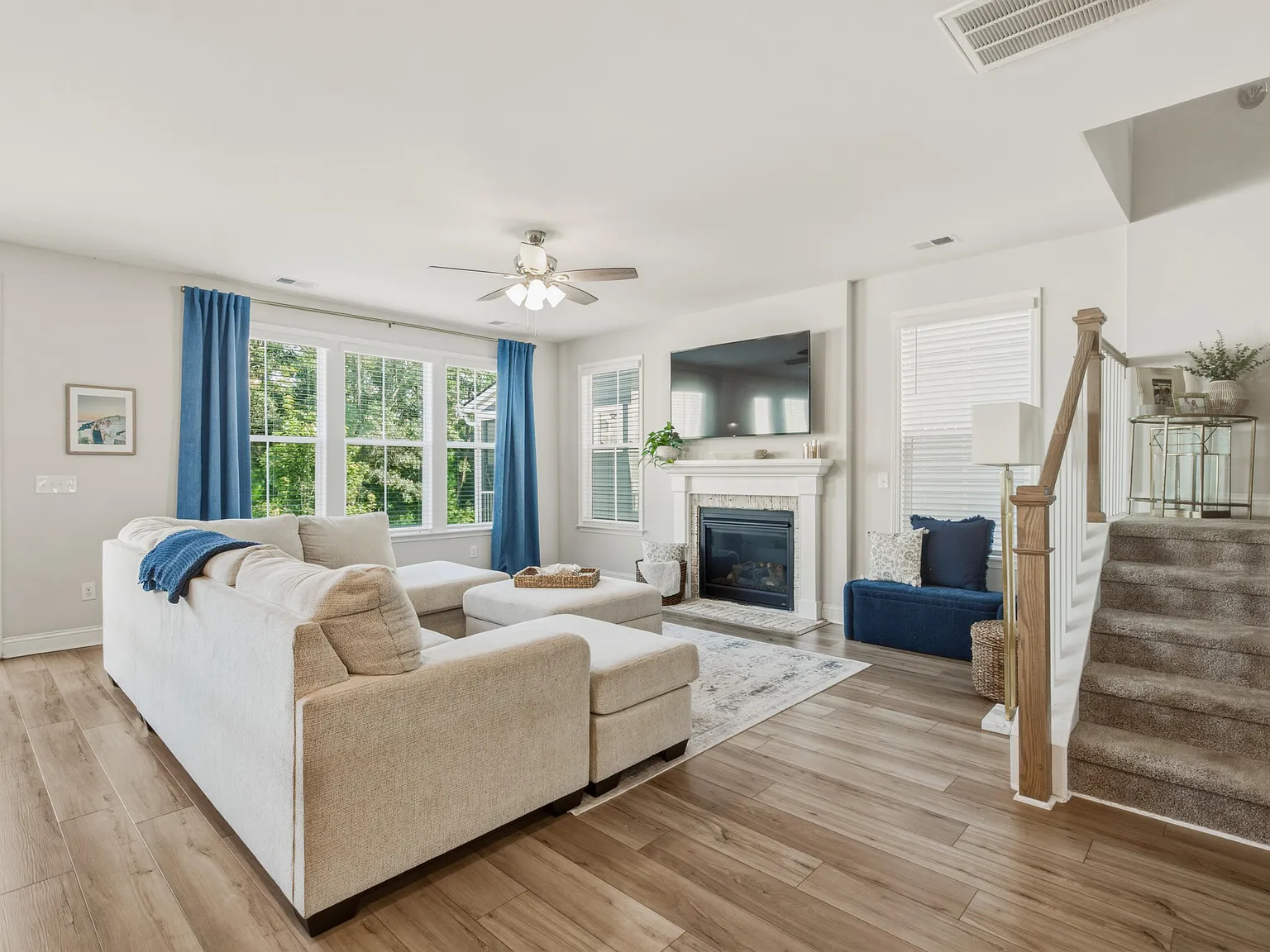 3 bed, 2.5 bath, 2472 sqft, $3,500 — Photo 3