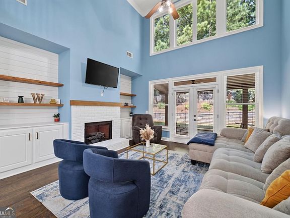 2nd image of 2073 Millcrest Dr
