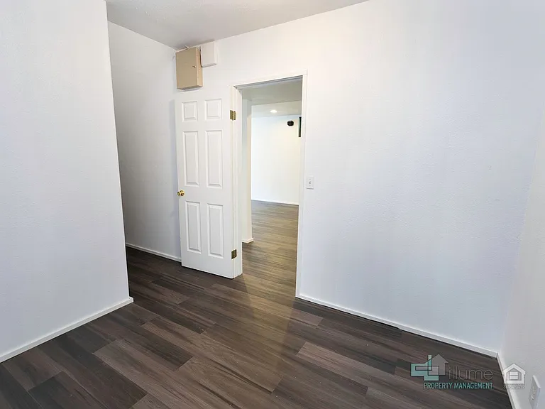 20630 Willamette Dr — Photo 32
