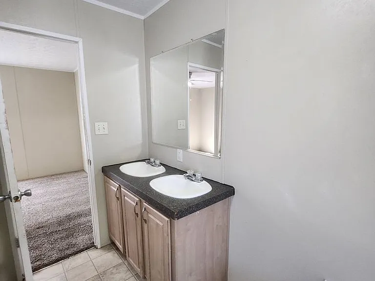 811 N D St — Photo 12